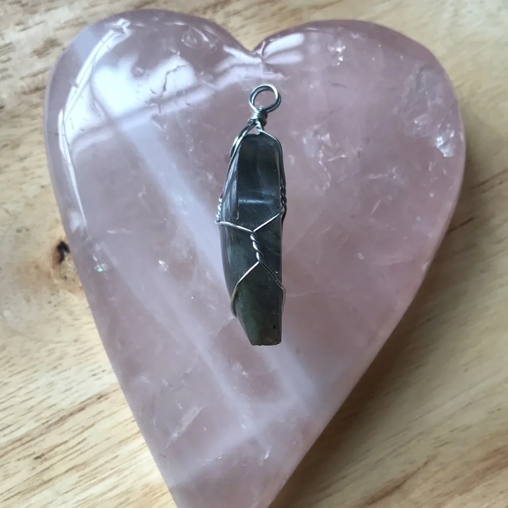 “Sunset”Labradorite leaf pendant - Picture 6 of 8